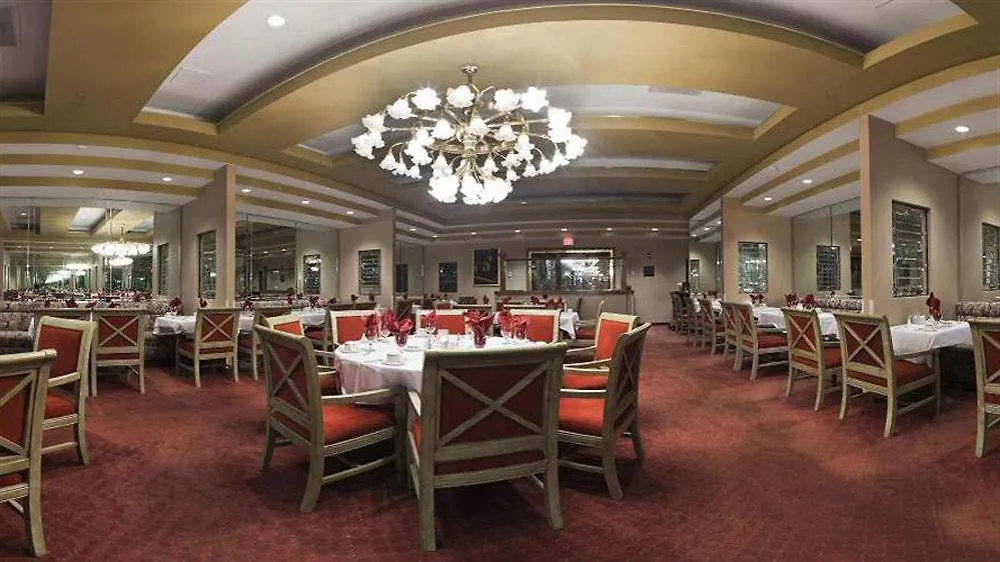 Crowne Plaza Pensacola Grand Hotell 4*,