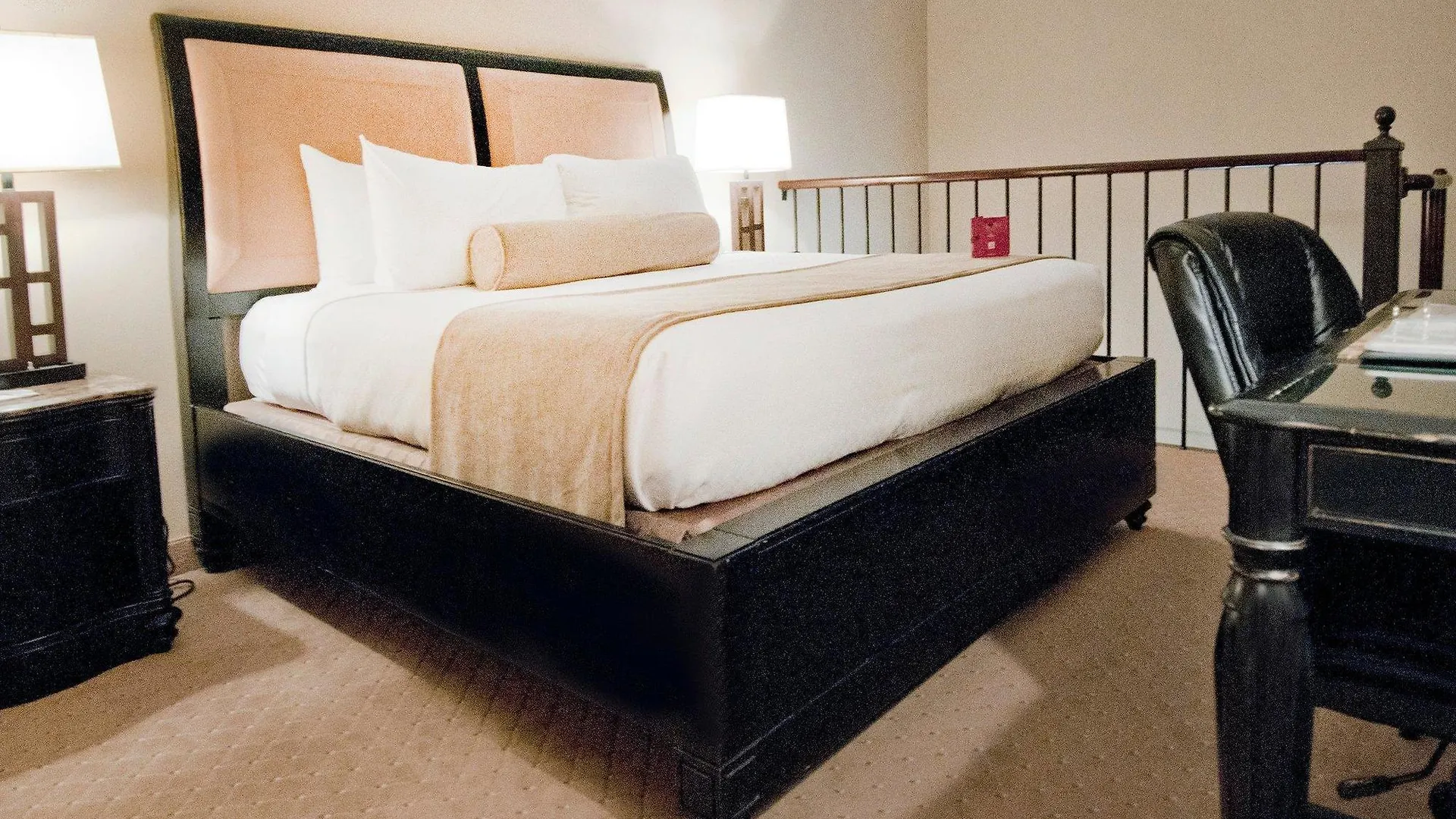 Crowne Plaza Pensacola Grand Hotell