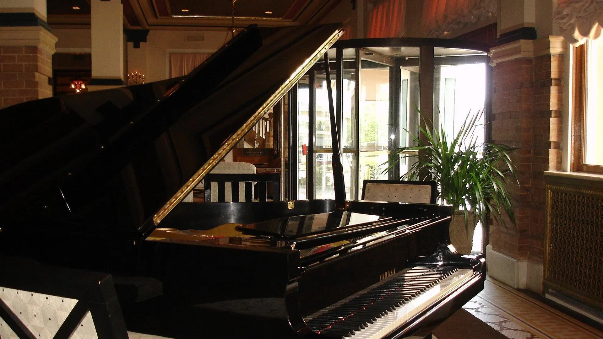 Crowne Plaza Pensacola Grand Hotell
