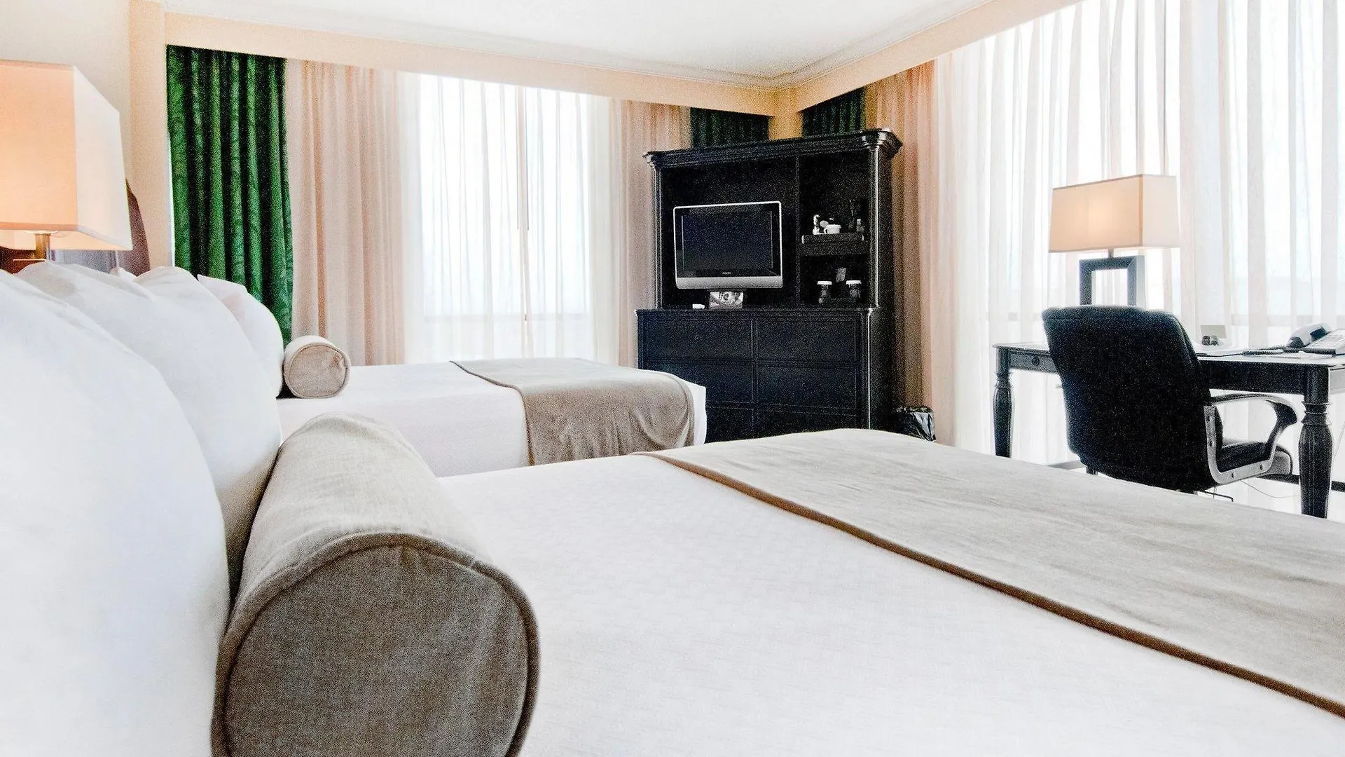 Crowne Plaza Pensacola Grand Hotell