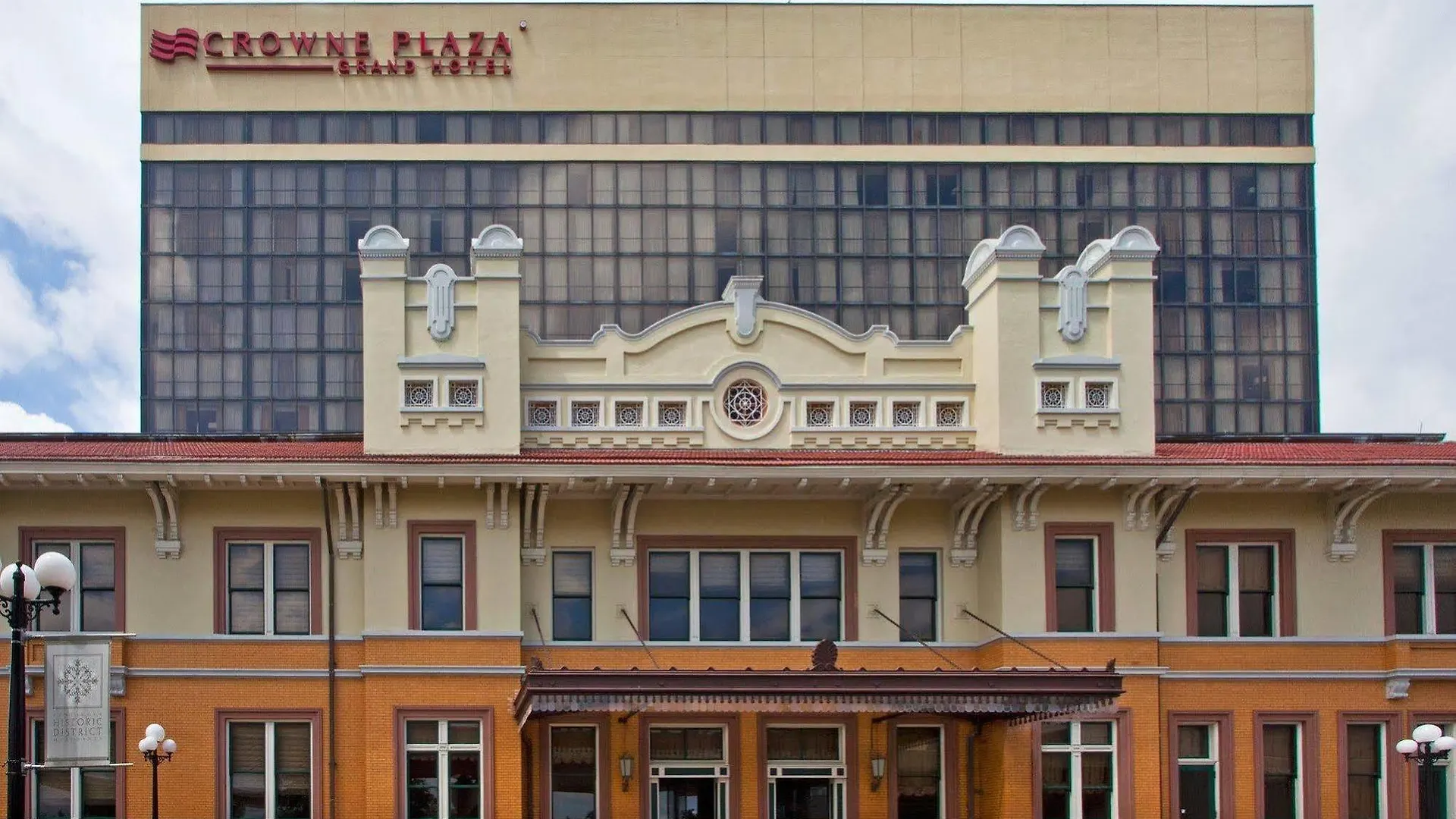 Crowne Plaza Pensacola Grand Hotell